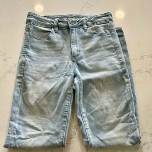 American Eagle Outfitters Light Wash Slim Skinny Jeans - Women’s Size 6 Regular